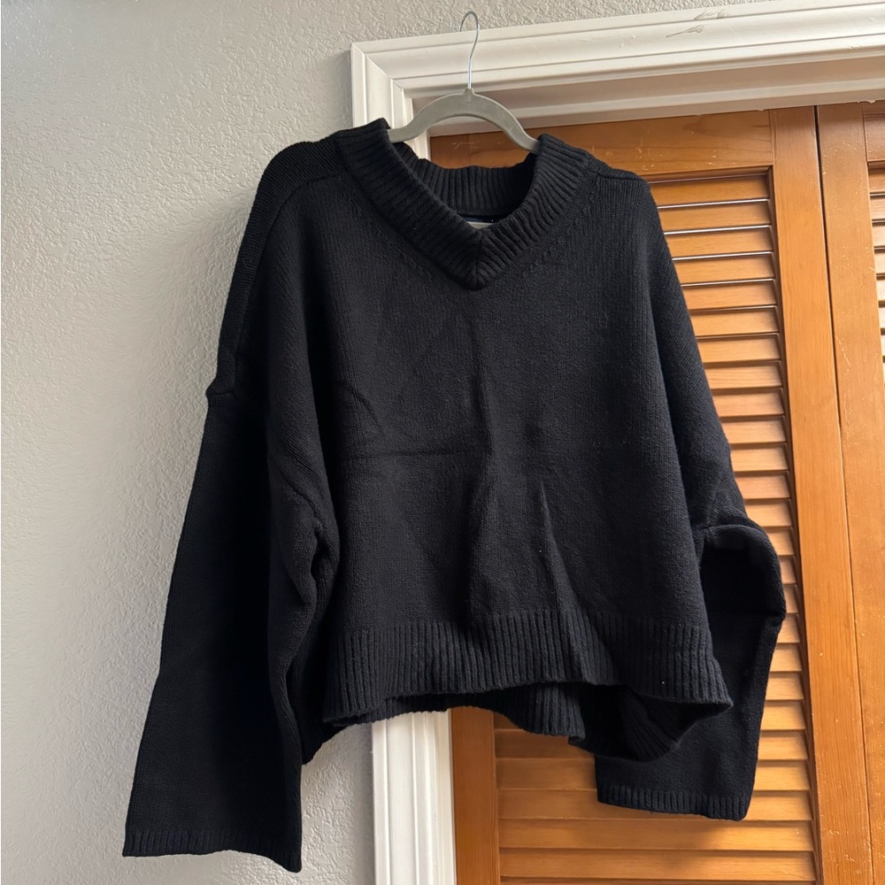 GAP Black V-Neck Women's Sweater